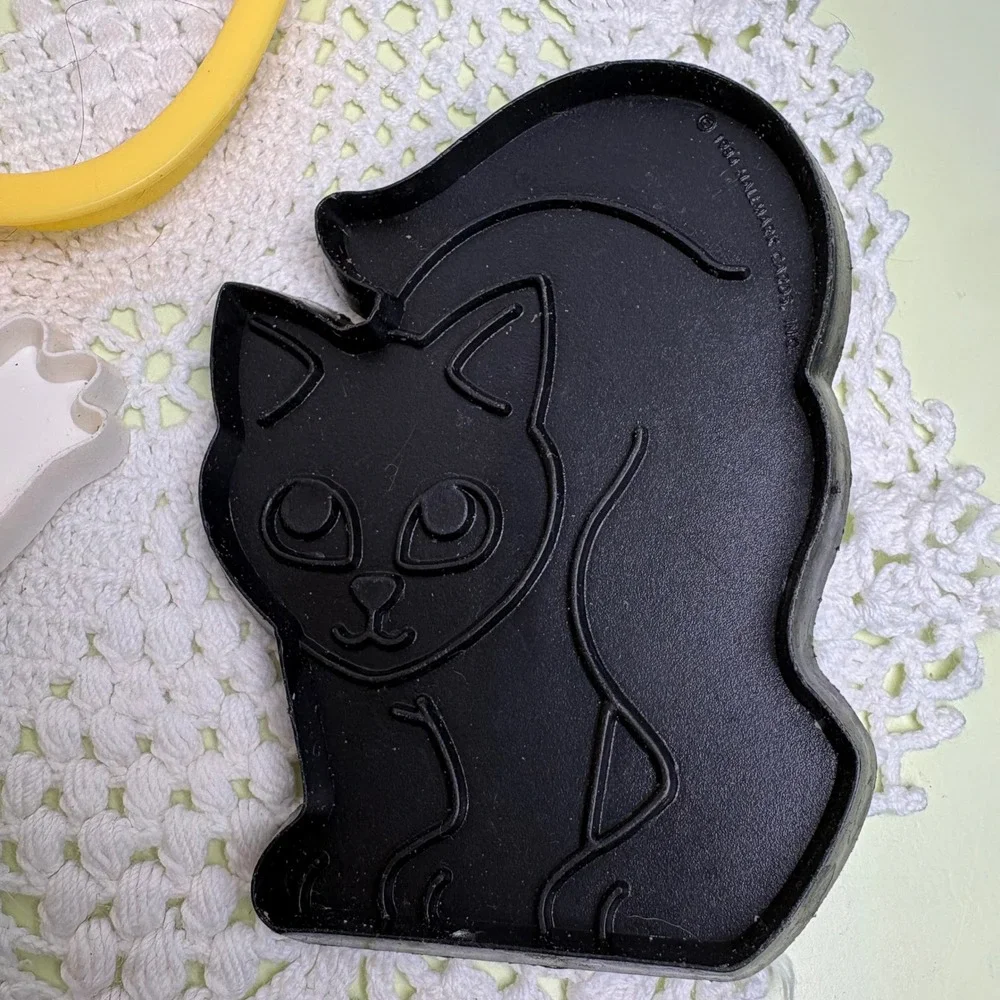 Vintage Hallmark Cookie Cutters Spooky Halloween Plastic Cat Ghost
